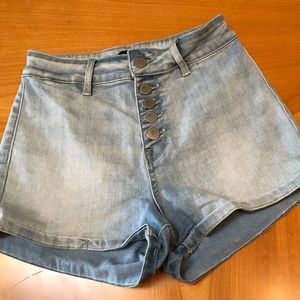 Kendall & Kylie high-waisted denim short.